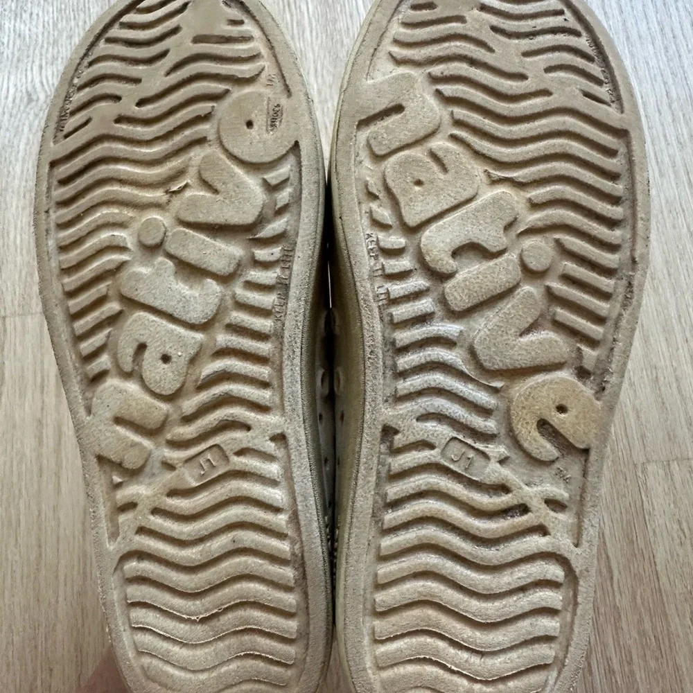 Native Kids Slip-On Water Shoes in Cream